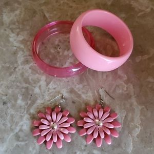 Earrings & bracelets